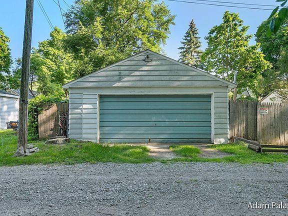 3rd image of 828 Hancock St SE
