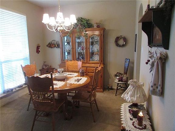 3rd image of 2020 Ashbourne Dr