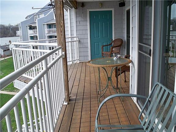 Deck with Retractable Awning