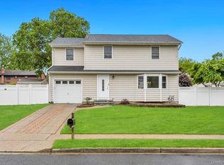 5 E Grove St, Massapequa, NY 11758