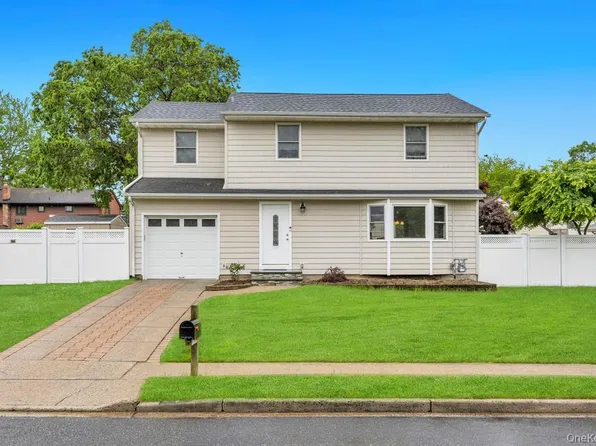 5 E Grove Street, Massapequa, NY 11758