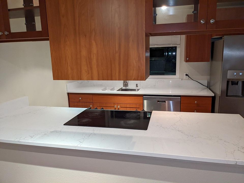 Over-the-counter Microwave and Kitchen Cooktop
