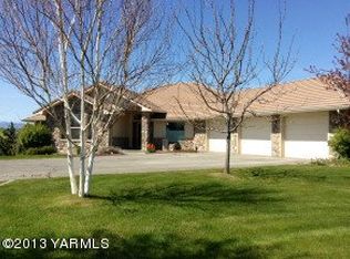 221 Canyon Gate Ln, Selah, WA 98942