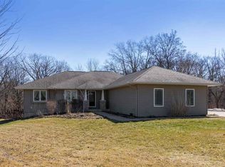3147 White Oak Cir, Riverside, IA 52327