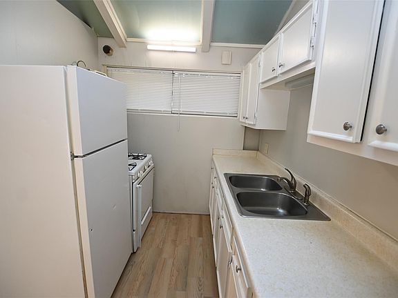 5th image of 3235 Greenbriar St