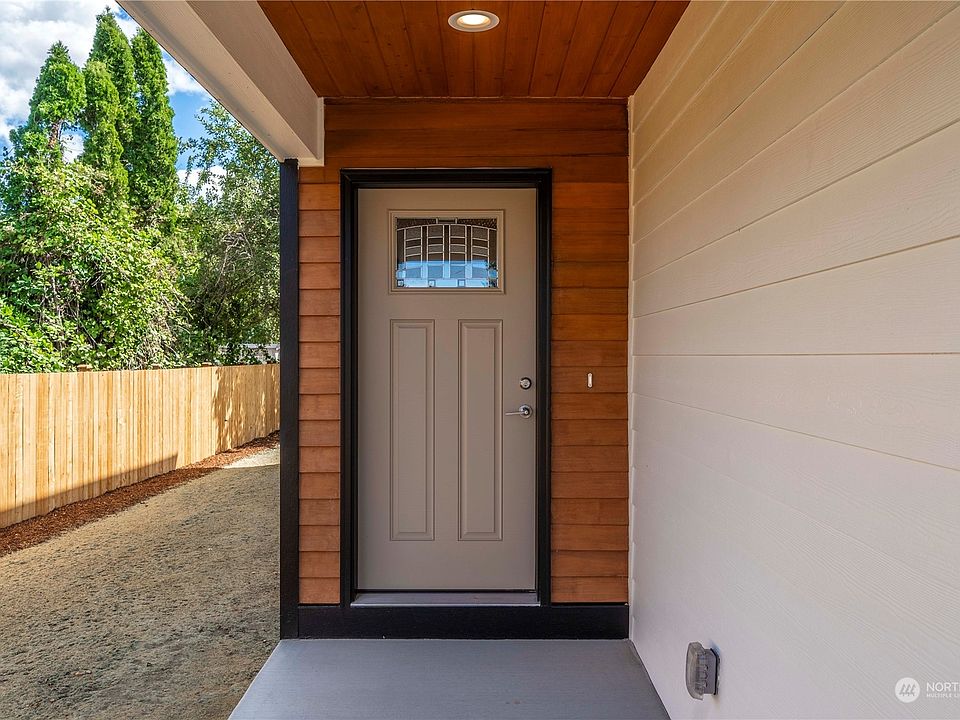 1st image of 410 10th Avenue SE #A