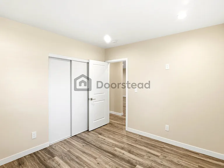 7414 Lasaine Ave — Photo 17