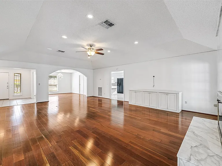 11906 Pepperdine Ln — Photo 2