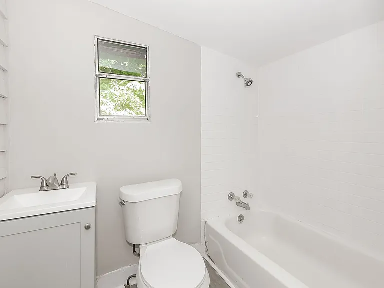 304 N 4th St — Photo 14