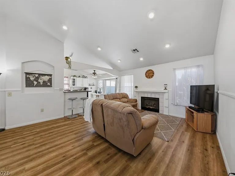 4251 Valley Royal Dr — Photo 3