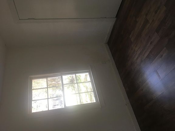 2nd image of 1305 Hinkle Dr