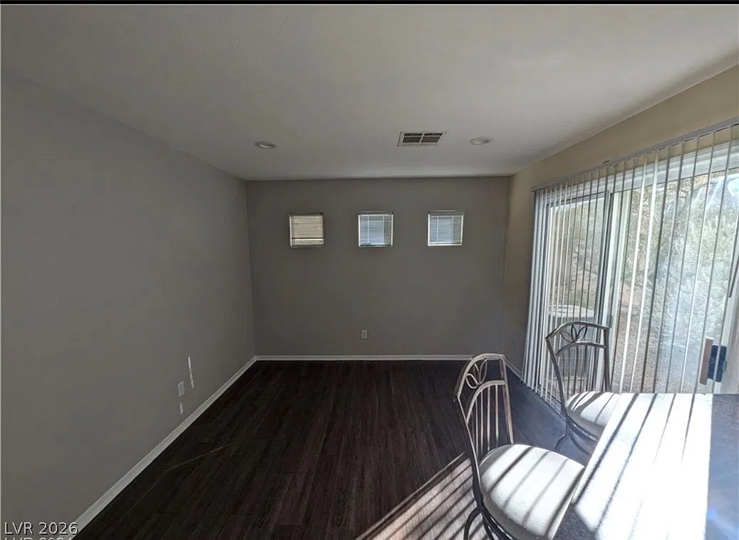 3 bed, 3.0 bath, 1435 sqft, $2,200 — Photo 3