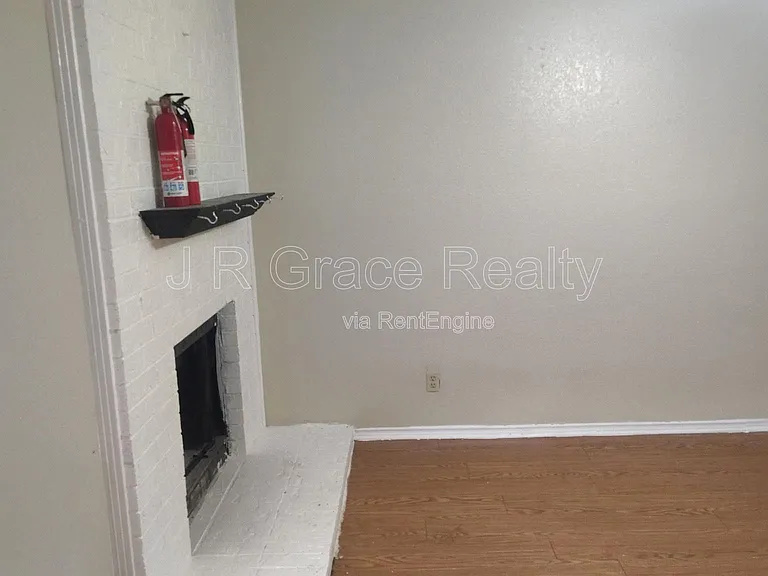 5947 Shadydell Dr — Photo 15