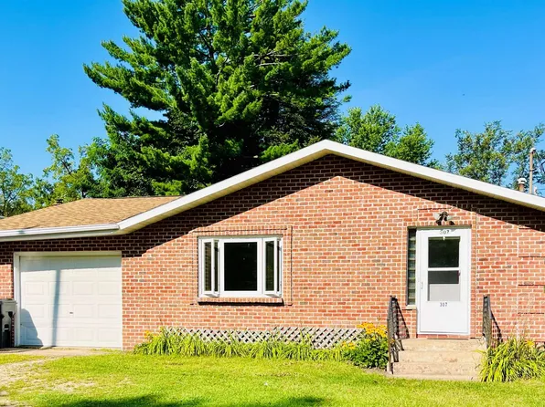 307 S Harlon St, Weyauwega, WI 54983