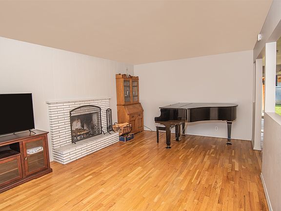3rd image of 123 Arrowhead Dr