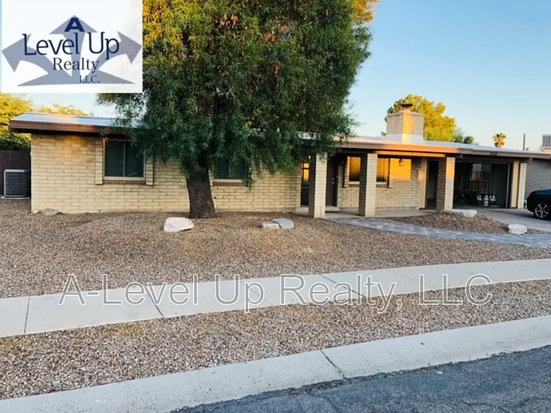 Building Photo - 7532 N Rasmussen Ave