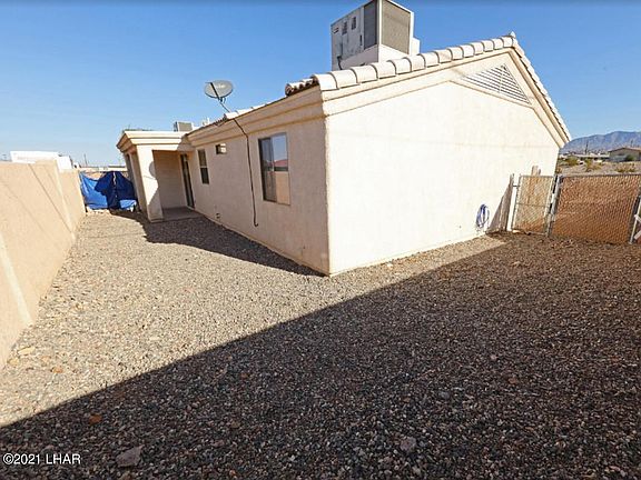4th image of 2080 Holly Ave