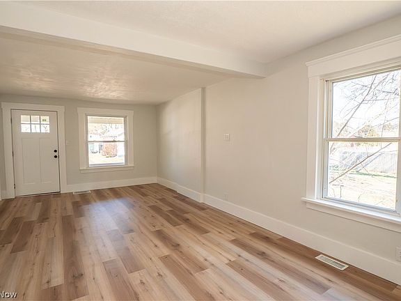 3rd image of 2408 21st St NE