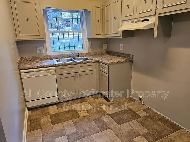 165 Park Ridge Ct — Photo 2