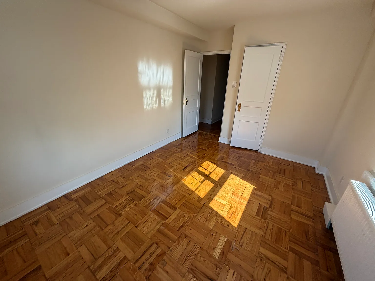 186th Ln, Fresh Meadows — Photo 4
