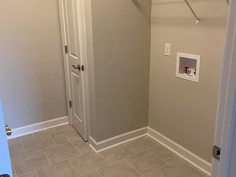 5872 Park West Cir — Photo 10