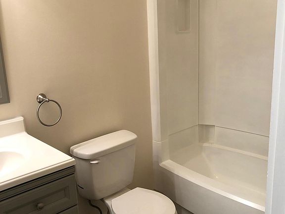 5th image of 277 Warren St #B