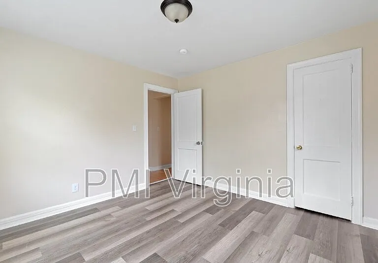 141 Howe St — Photo 13