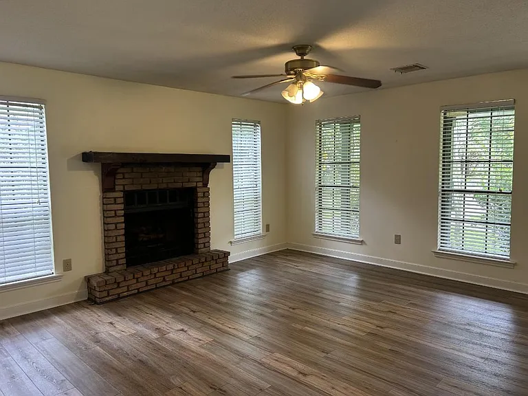 715 Colbert St — Photo 4