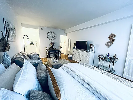 Rented by Ovation Properties, LLC | media 16