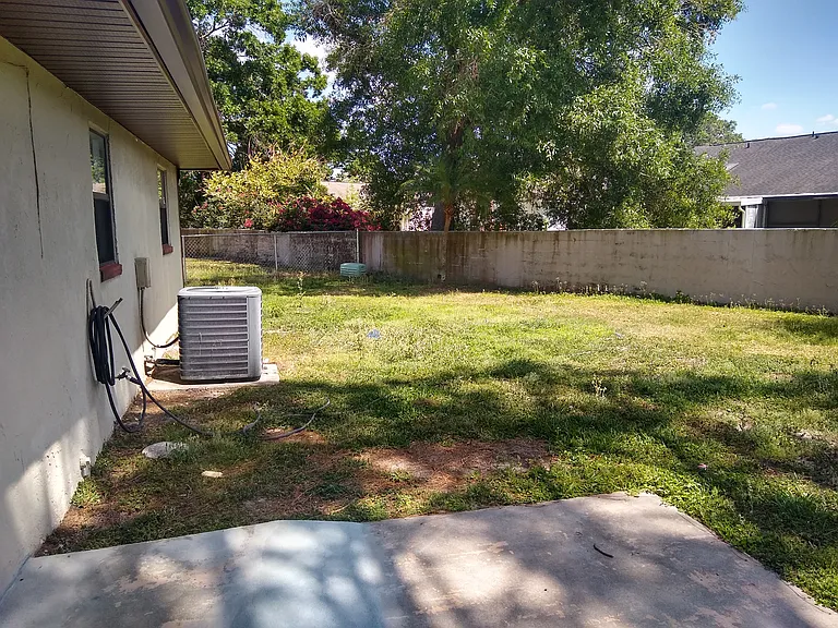 2043 Woodbriar Loop S — Photo 20