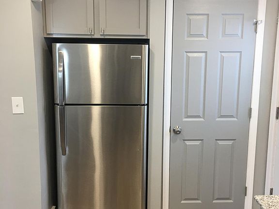 3rd image of 91 Montfort Dr