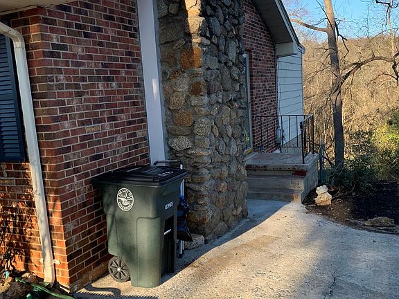 3rd image of 1216 Dandridge Dr