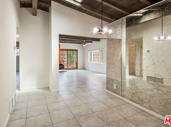 5th image of 412 N Beirut Ave