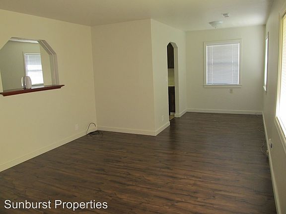 4th image of 905 Hillcrest Ave