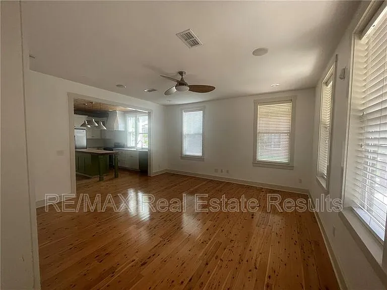 103 SE G Ct — Photo 14