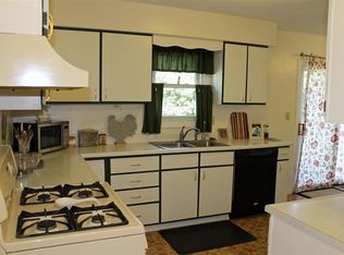 720 E Main St, Denver, IA 50622
