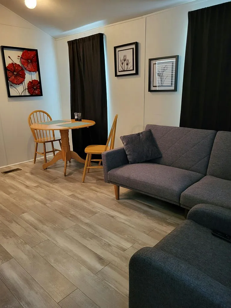 1 bed, 1.0 bath, 396 sqft, $1,300 — Photo 3