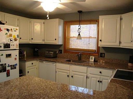 3rd image of 152 E Bacon St APT C2
