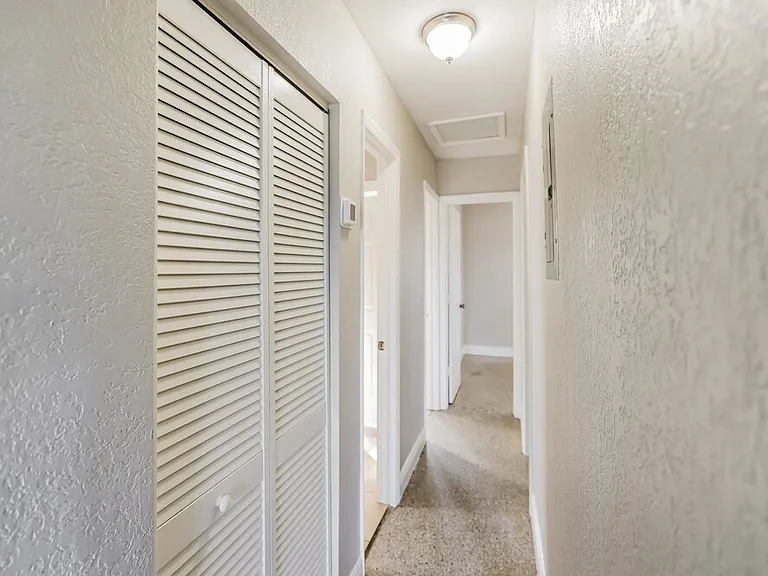 2218 Farragut St — Photo 11