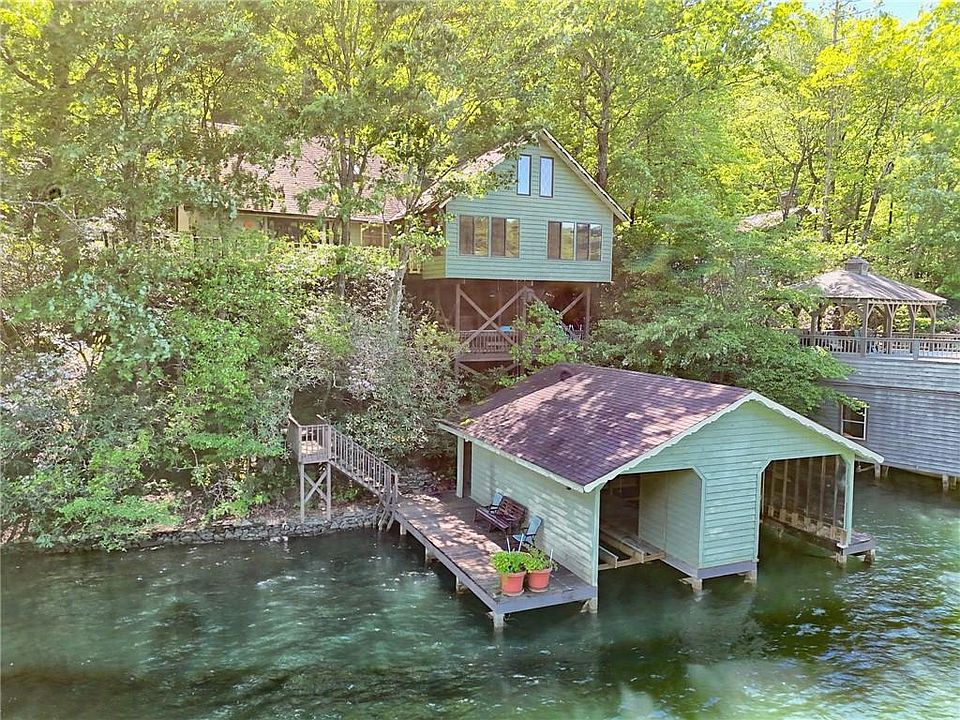 1st image of 15 Imperial Ln