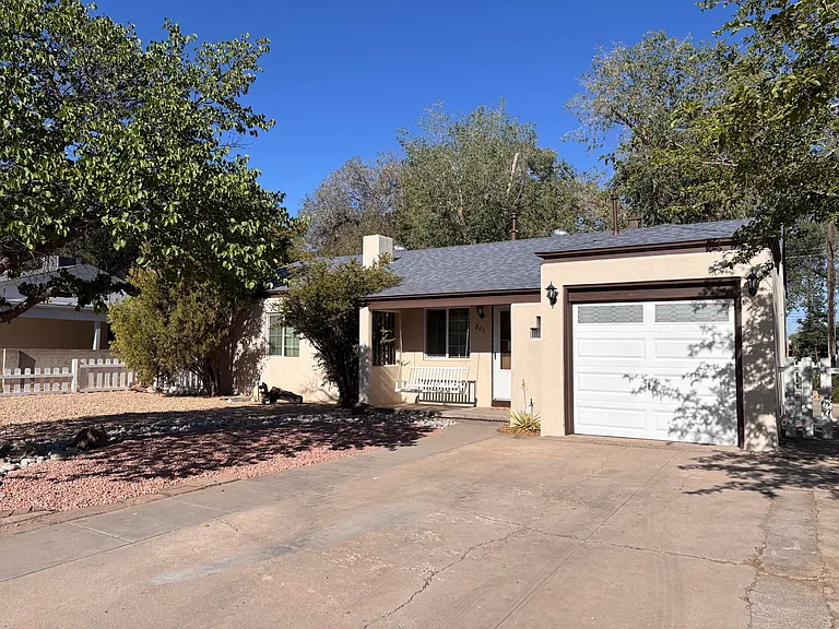 801 Solano Dr NE — Photo 3