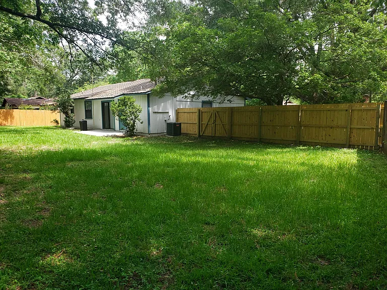 NW 36th Ave — Photo 8
