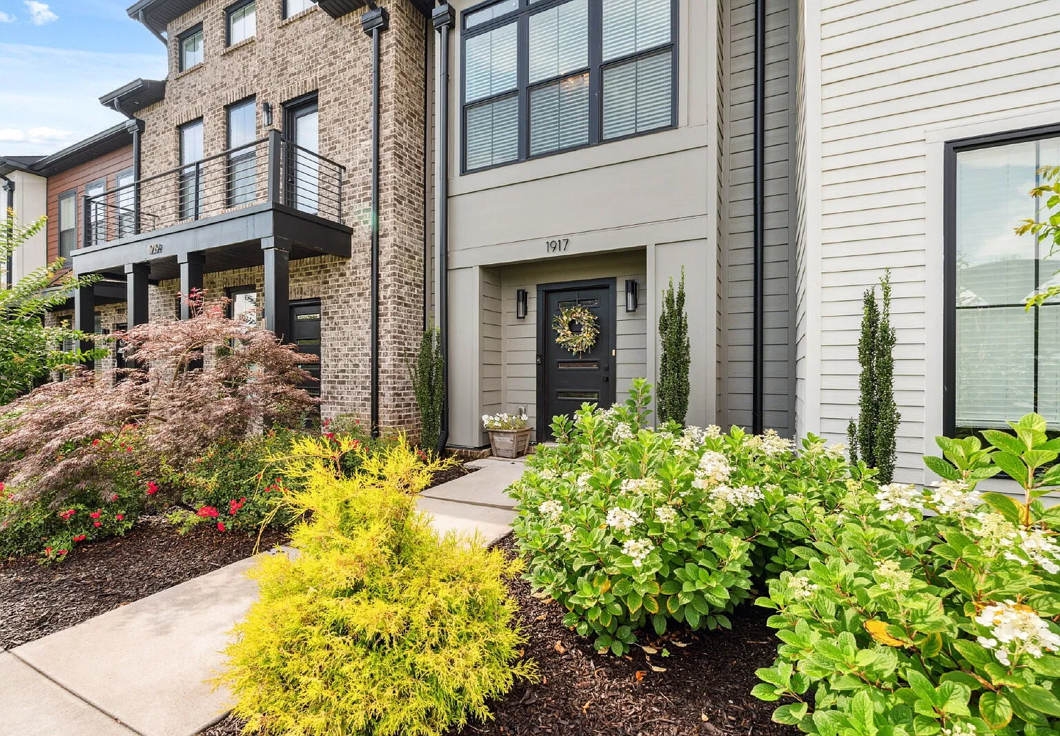 2 bed, 2.5 bath, 1366 sqft, $2,100 — Photo 3