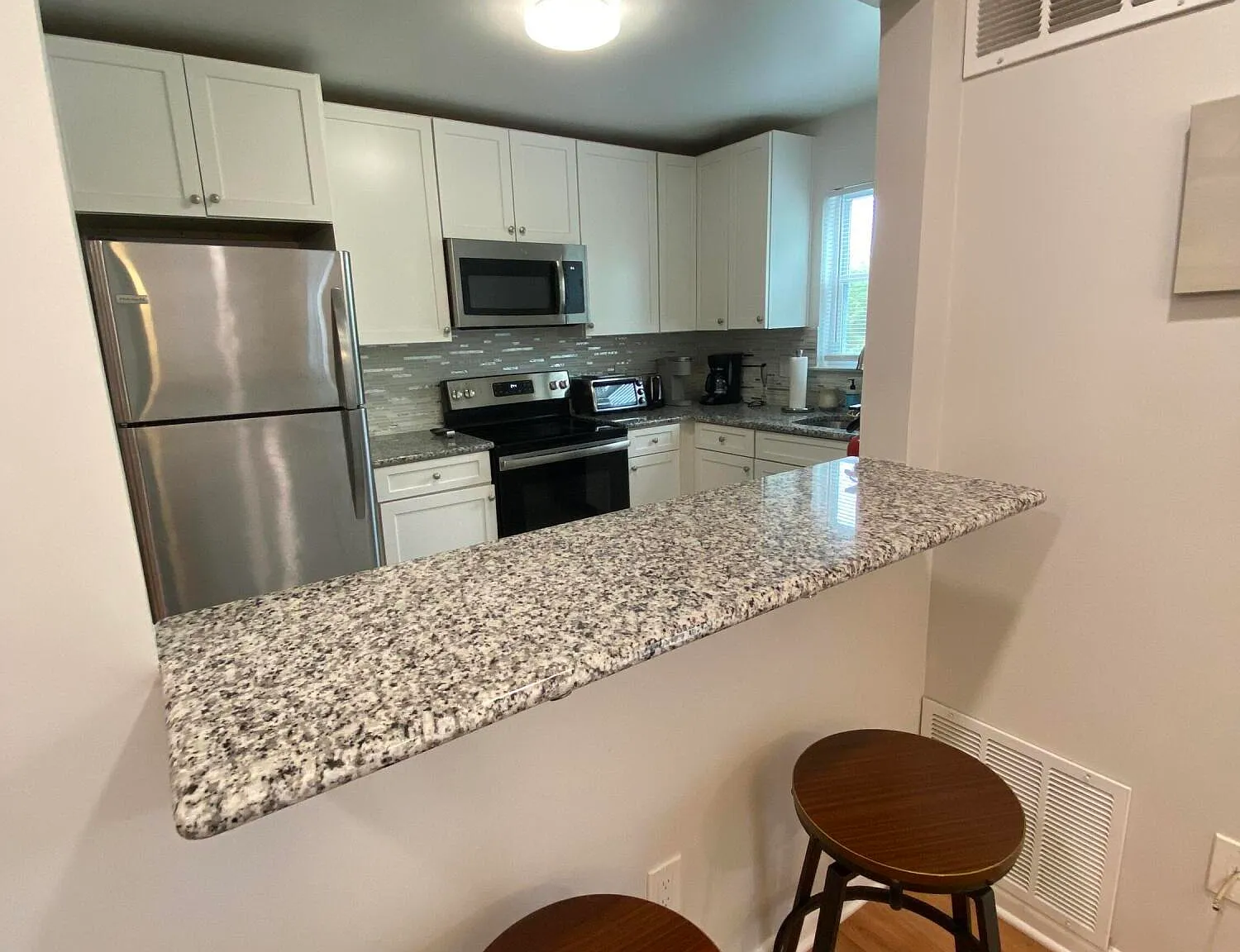 2 bed, 1015 sqft, $1,950 — Photo 3