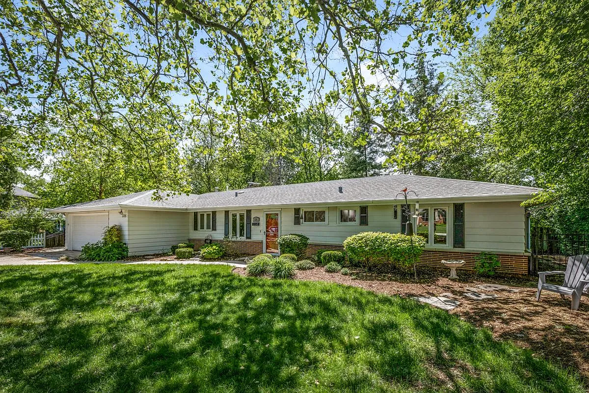335 Brookside Cir photo 1