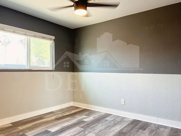 2726 E Willetta St — Photo 5
