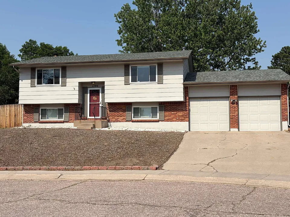1395 Hiawatha Dr