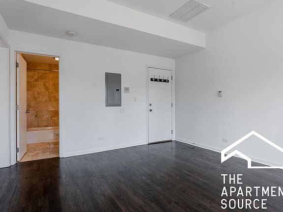 3rd image of 5200 N Broadway St APT 2e