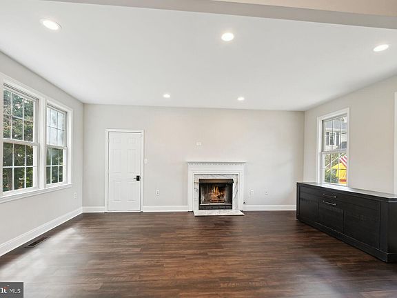 2nd image of 316 Patterson Ct NW
