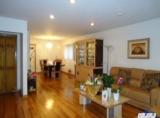 5628 208th St, Bayside, NY 11364